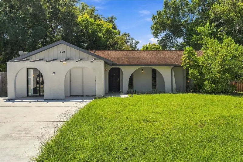 200 Twin Lake Dr, FL