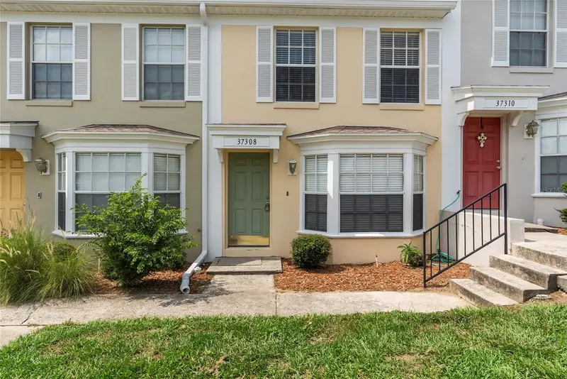 37308 Embassy Park Ln #2, FL