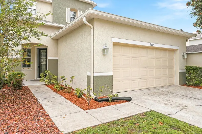9237 C Wellstone Dr, FL