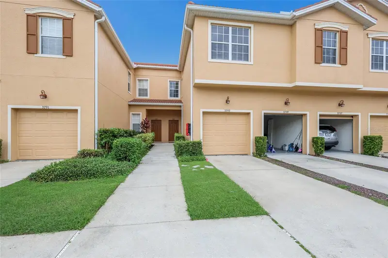 3793 Parkridge Cir #3-105, FL