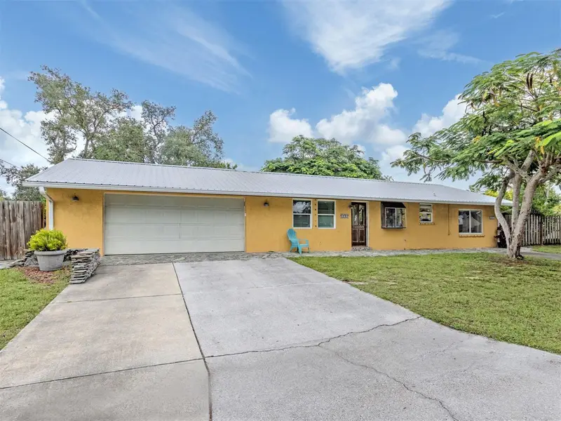 990 Florence St, FL
