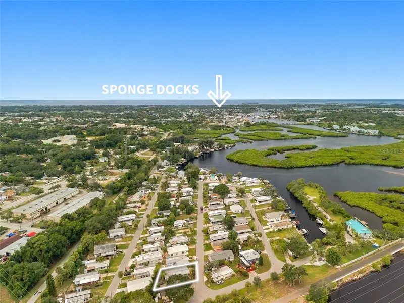 752 Driftwood Ln, FL