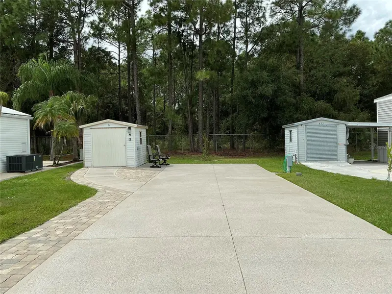 427 Pine Loop, FL