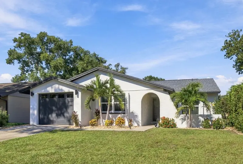 16136 Foxfire Dr, FL