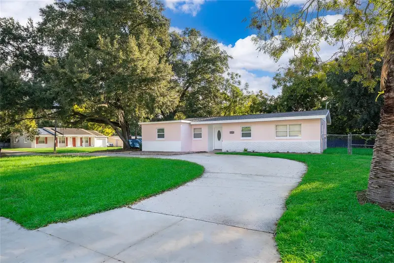 3913 Pine Ridge Rd, FL