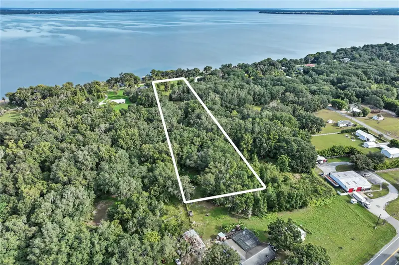 Lakeshore Dr, FL