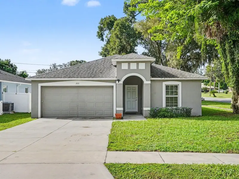 203 Maple Street East, FL