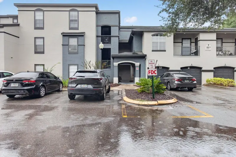 8513 Island Breeze Ln #207, FL