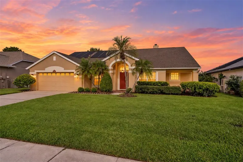 13715 Bluewater Cir, FL