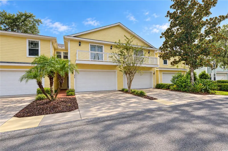 828 Lumsden Reserve Dr, FL