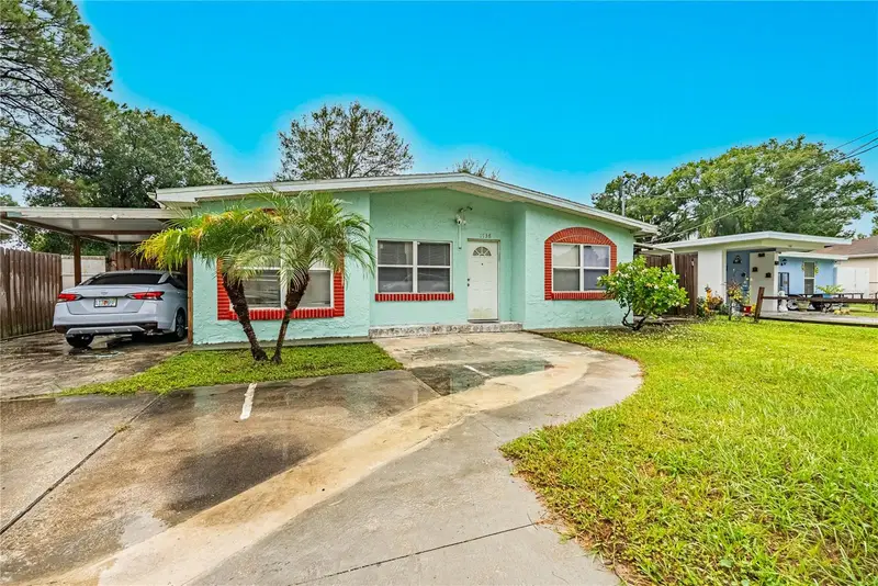 1738 W Comanche Ave, FL
