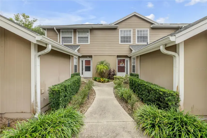 636 Maple Oak Cir #107, FL