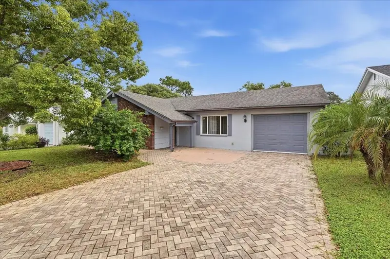Beacon Woods, Hudson listing