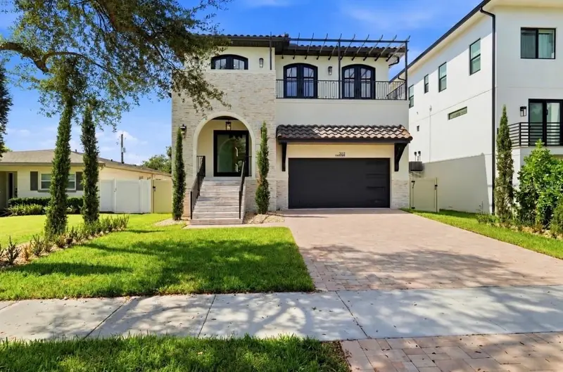 Davis Islands listing