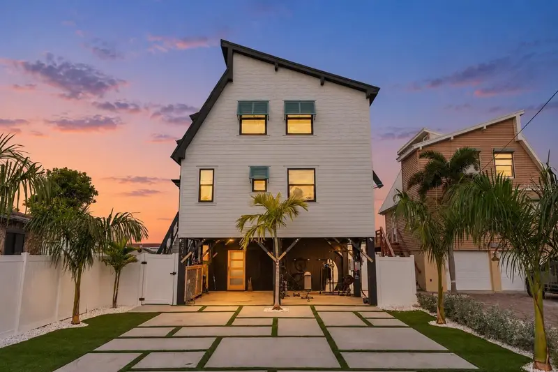 12016 Lagoon Ln, FL