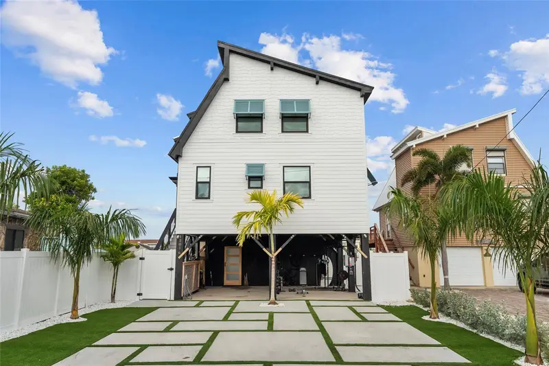 12016 Lagoon Ln, FL