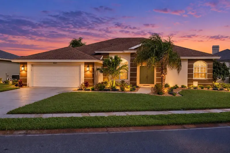 4321 Presidential Avenue Cir E, FL
