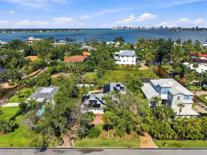 617 Siesta Dr, FL