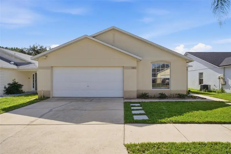 945 Clear Creek Cir, FL