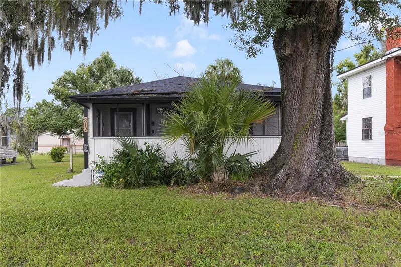 812 S Locust Ave, FL