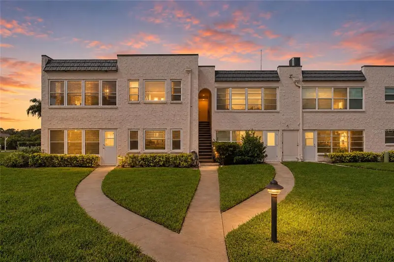 211 Fernwood Cir #211, FL