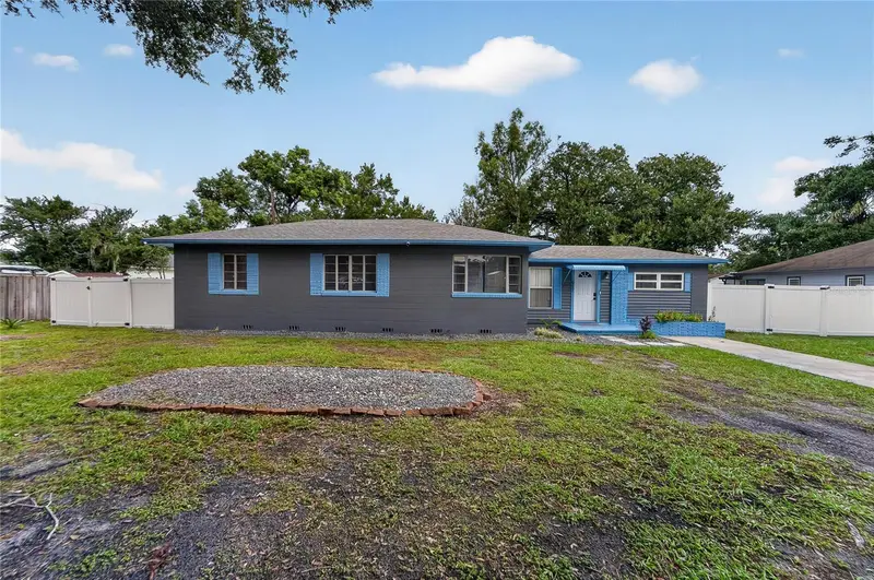 627 Holly Pl, FL