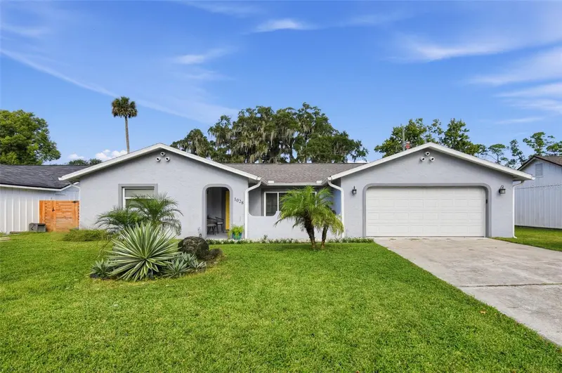1028 Indian Oaks W, FL