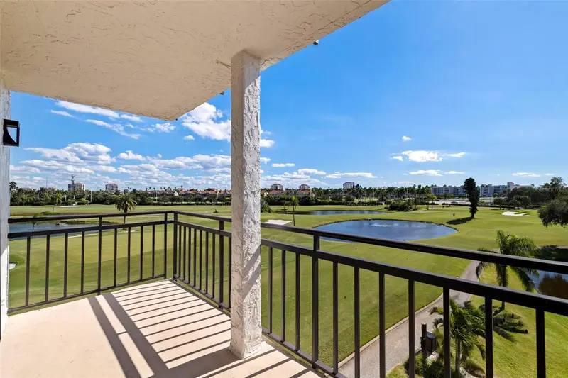 6210 Sun Blvd #408, FL