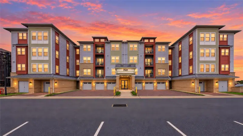 7521 Laureate Blvd #5103, FL