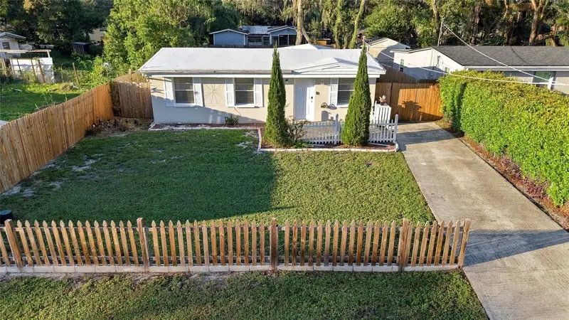 1906 E 98th Ave, FL