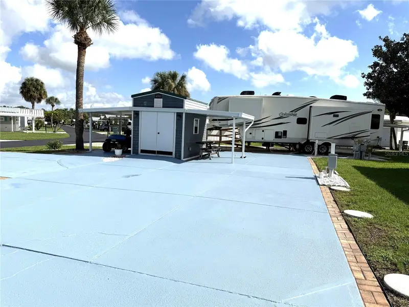 490 Pine Loop, FL