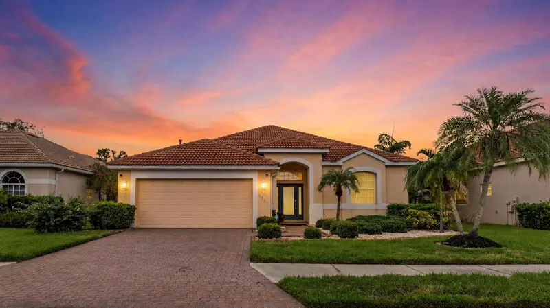 6841 74th Street Cir E, FL