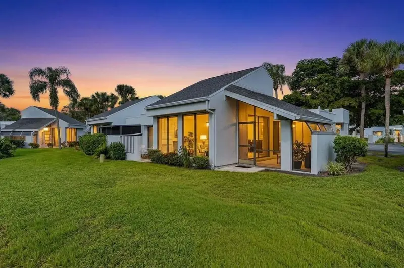 2319 Lakeside Mews #B3, FL