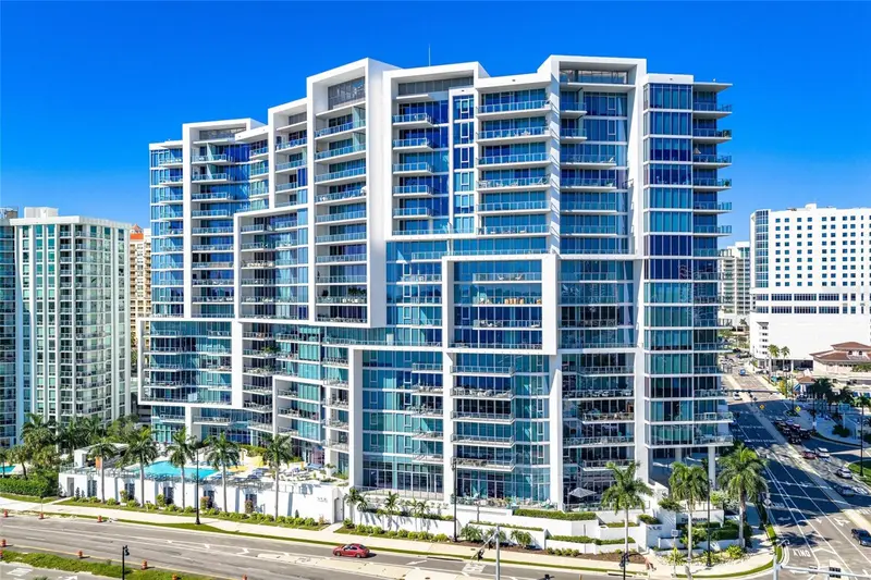 1155 N Gulfstream Ave #208, FL