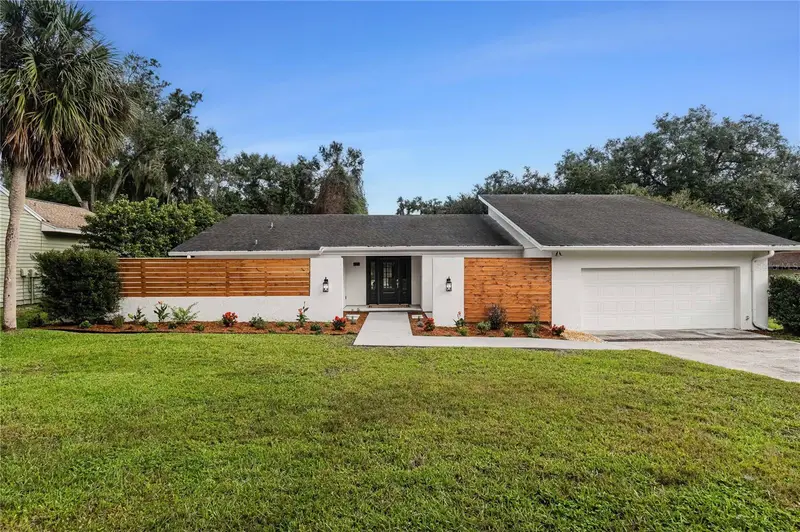 832 Brookwood Dr, FL