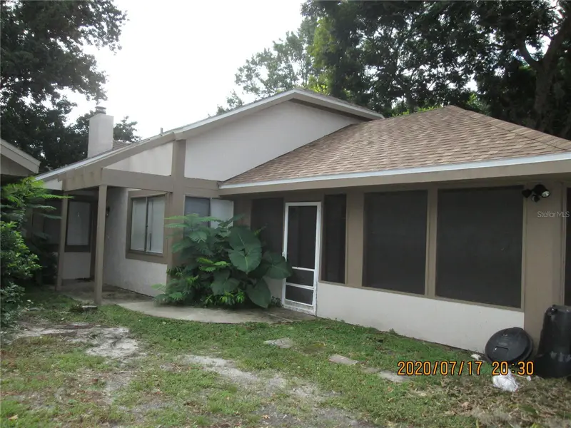 704 Castlewood Dr, FL