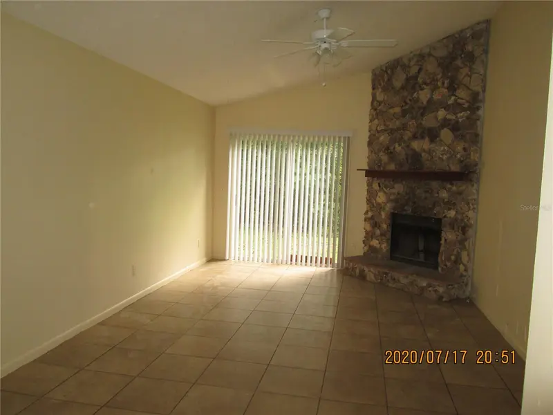 704 Castlewood Dr, FL