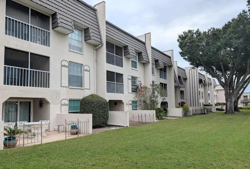 8765 Bardmoor Blvd #207, FL