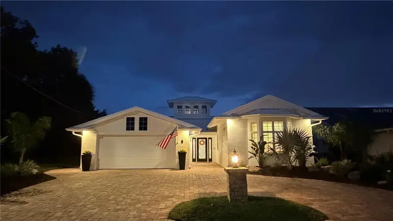8 Crossgate Ct E, FL