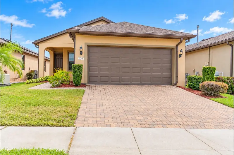 120 Montoro, FL