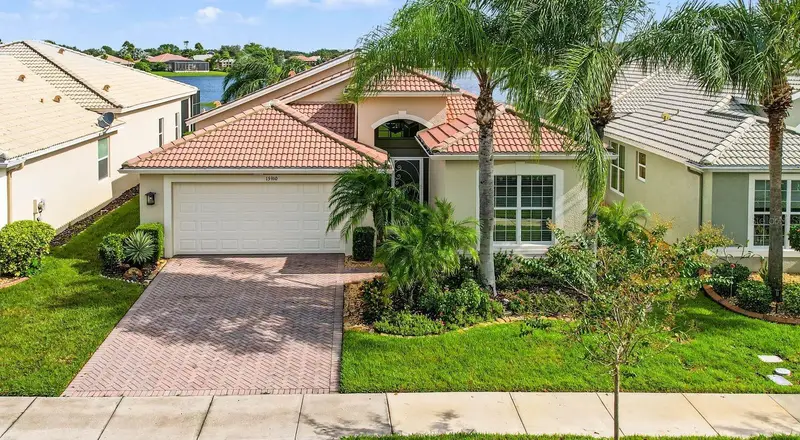15910 Golden Lakes Dr, FL