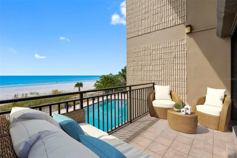 19700 Gulf Blvd #202, FL