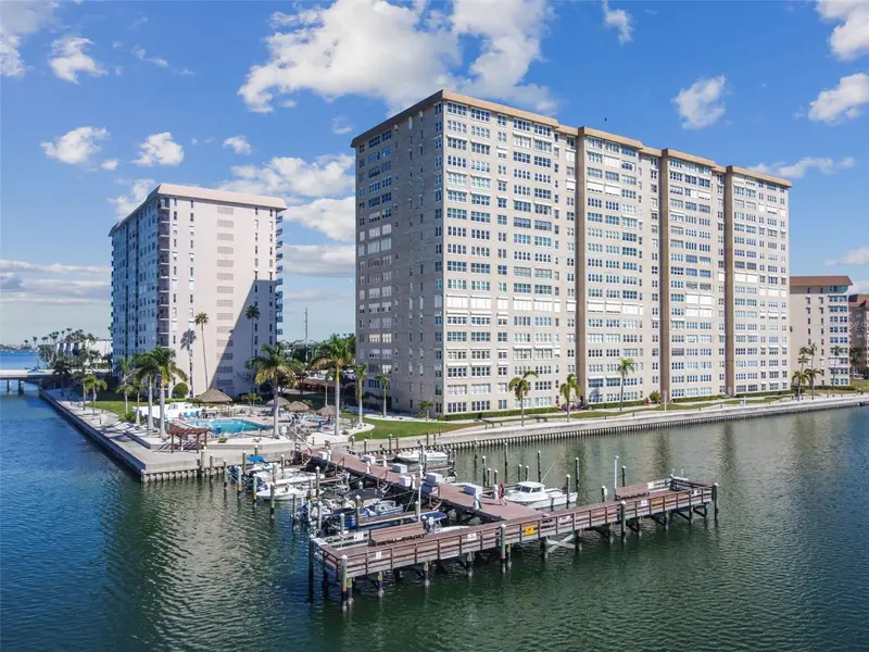 5200 Brittany Dr S #206, FL