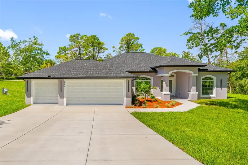 8207 Christopher Ln, FL