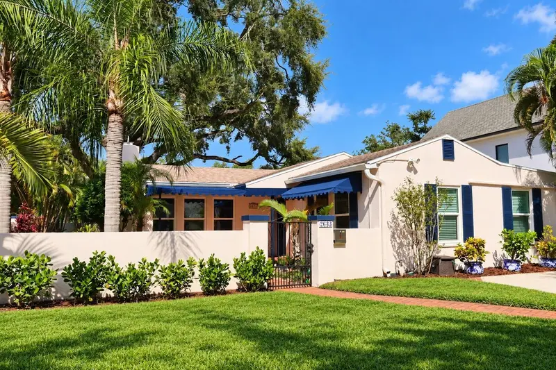 2633 W Sunset Dr, FL
