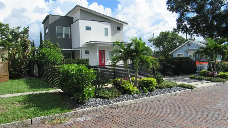 2423 2nd Ave N, FL