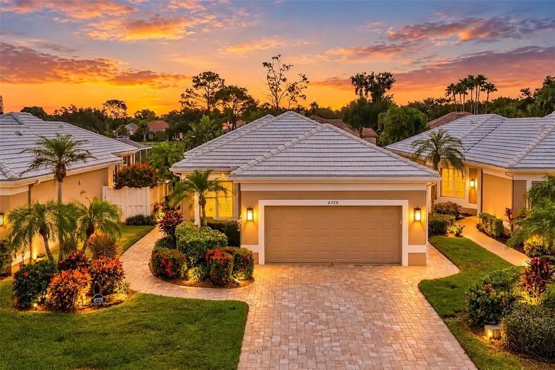 8728 53rd Ter E, FL