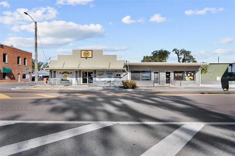 220 N Main St, FL
