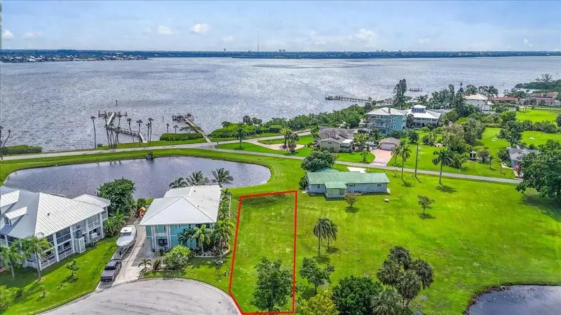 71 Island Ct, FL