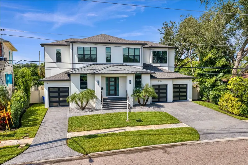 790 Cordova Blvd Ne, FL